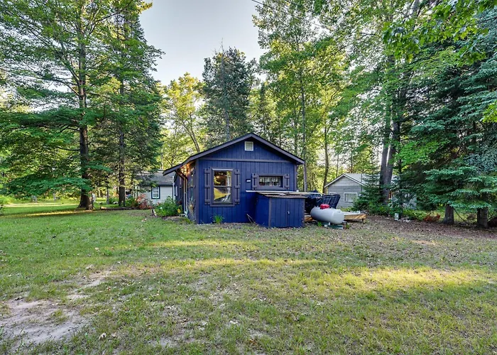 Lake Access & Kayaks: Gladwin Cottage Near Golfing