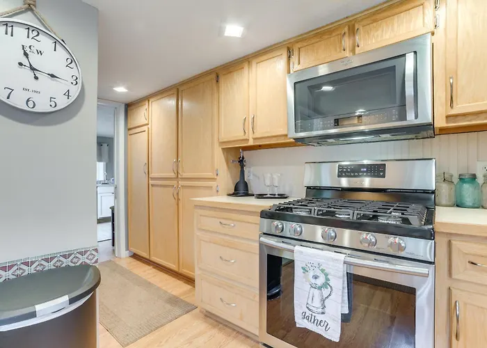 Visit Fife Lake & Traverse Bay! Farmhouse Hideaway